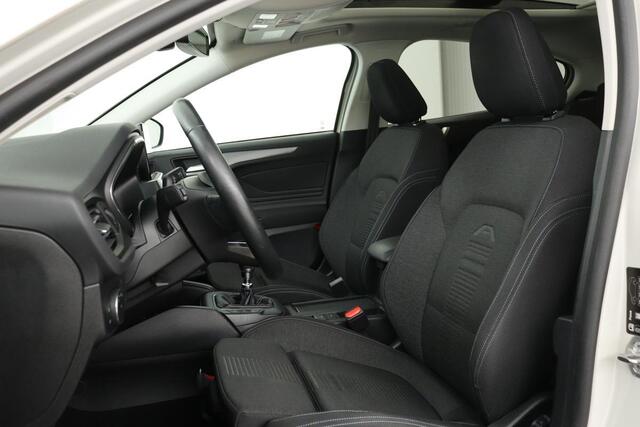 Ford FOCUS 1.5 EcoBoost Active | Panoramadak | Stoel & stuurverwarming | Trekhaak | Adaptive cruise | Camera | Full LED | Keyless | Carplay | Comfortstoelen | Bang & Olufsen Sound | Climate control