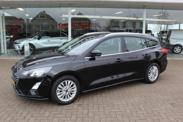Ford FOCUS Wagon 1.0-125pk EcoBoost Mild-hybrid Titanium. Mooie, ruime, luxe en comfortabele Ford Focus wagon ! Volautm. airco dual, camera, stoel-, stuur- en voorraamverw., easy entry/easy go, cruise control, Isofix, side- en lane assist, parkeersensoren v+a, LM wi