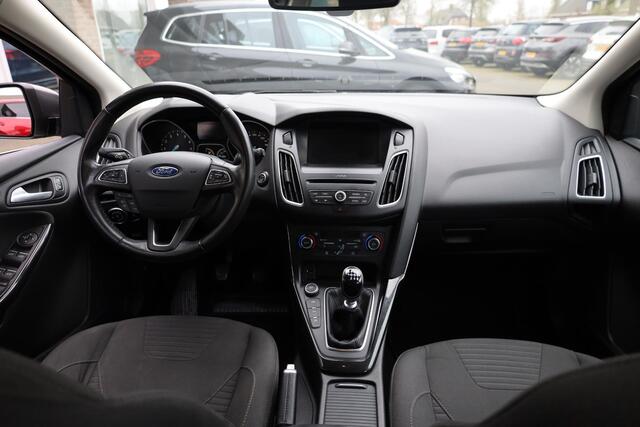 Ford FOCUS Wagon 1.0 Titanium TREKHAAK NAVI 2xPDC RUITVERWARMING CRUISE 17"LMV NAP