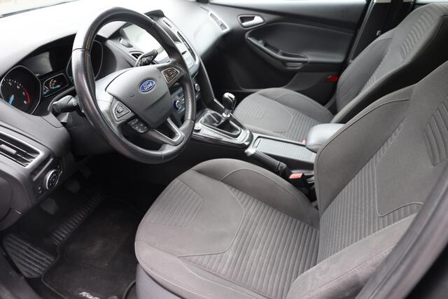 Ford FOCUS Wagon 1.0 Titanium TREKHAAK NAVI 2xPDC RUITVERWARMING CRUISE 17"LMV NAP