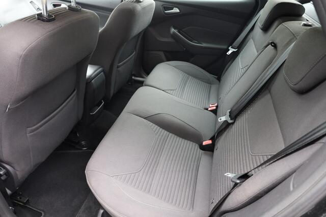 Ford FOCUS Wagon 1.0 Titanium TREKHAAK NAVI 2xPDC RUITVERWARMING CRUISE 17"LMV NAP