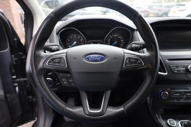 Ford FOCUS Wagon 1.0 Titanium TREKHAAK NAVI 2xPDC RUITVERWARMING CRUISE 17"LMV NAP