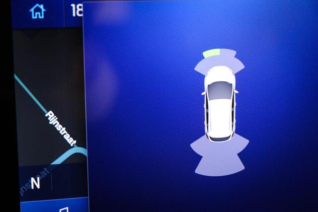 Ford FOCUS Wagon 1.5 EcoBoost Titanium Business | WINTER / DESIGN / FAMILY / COMFORT- PACK | LED | APPLE | TREKHAAK | 18"