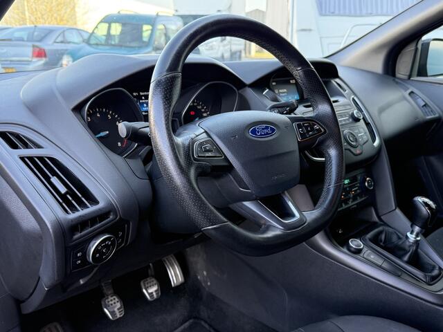 Ford FOCUS Wagon BWJ 2018 1.0 126 PK ST-Line ST-LINE / CLIMA / CRUISE / PRIV. GLAS / LMV 17 INCH / MULTIFUNCT. STUUR / SPORTSTOELEN