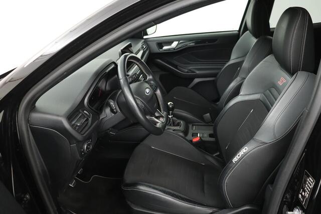 Ford FOCUS 2.3 EcoBoost ST-3 | Stoel & stuurverwarming | B&O Sound | Recaro Sportstoelen | Carplay | Full LED | Navigatie | Half leder