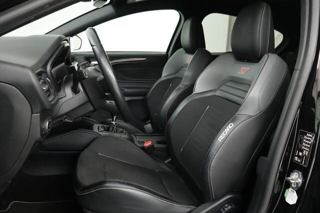 Ford FOCUS 2.3 EcoBoost ST-3 | Stoel & stuurverwarming | B&O Sound | Recaro Sportstoelen | Carplay | Full LED | Navigatie | Half leder