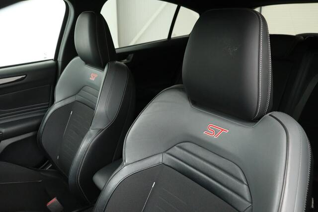 Ford FOCUS 2.3 EcoBoost ST-3 | Stoel & stuurverwarming | B&O Sound | Recaro Sportstoelen | Carplay | Full LED | Navigatie | Half leder