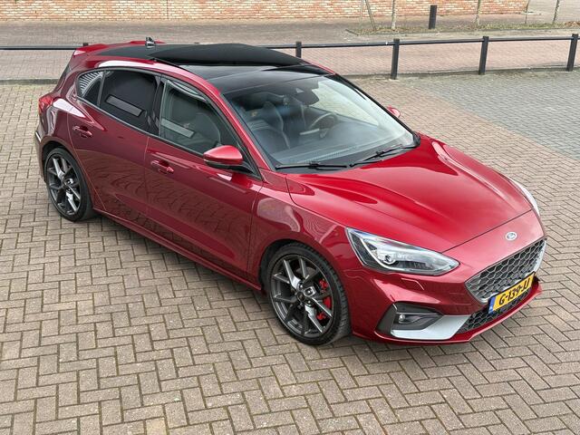 Ford FOCUS 2.3 EcoBoost ST-3 / NL-auto / 65dkm / Ruby Red