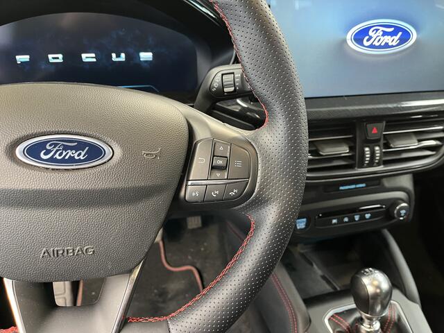Ford FOCUS Wagon 125pk EcoBoost Hybrid ST Line | Winter Pack | Camera | Adapt. Cruise | Blis | All seasons | Apple Carplay/Android Auto |