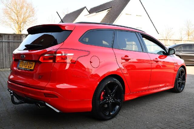 Ford FOCUS 1.5 ST-Line Red Edition Carplay|Stoelverwarming