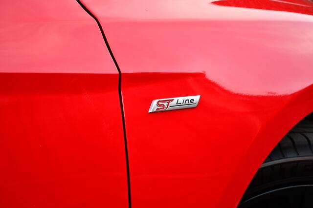Ford FOCUS 1.5 ST-Line Red Edition Carplay|Stoelverwarming
