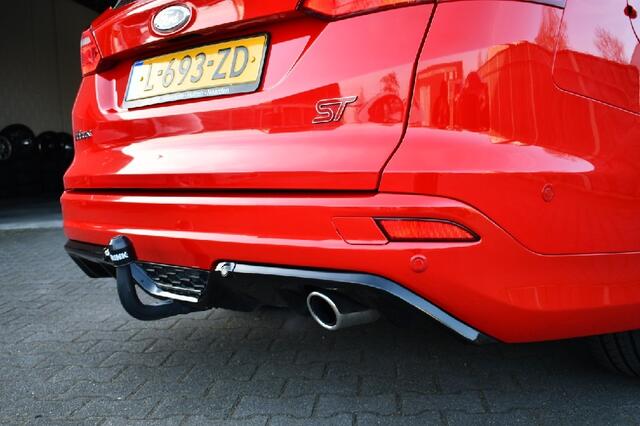 Ford FOCUS 1.5 ST-Line Red Edition Carplay|Stoelverwarming