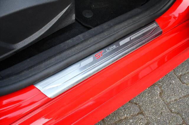 Ford FOCUS 1.5 ST-Line Red Edition Carplay|Stoelverwarming