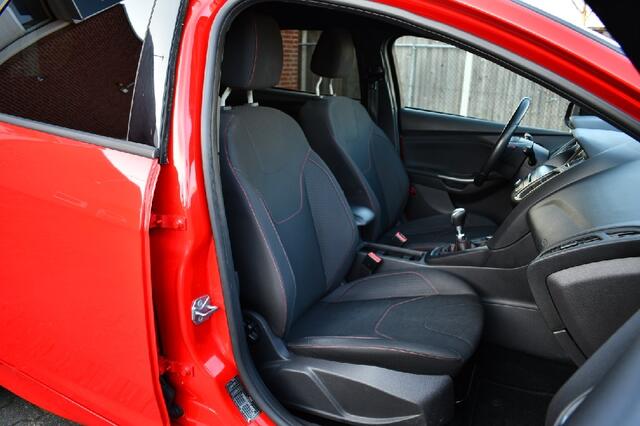 Ford FOCUS 1.5 ST-Line Red Edition Carplay|Stoelverwarming