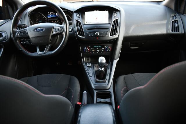 Ford FOCUS 1.5 ST-Line Red Edition Carplay|Stoelverwarming