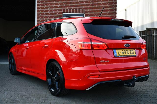 Ford FOCUS 1.5 ST-Line Red Edition Carplay|Stoelverwarming