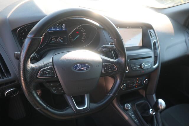 Ford FOCUS Wagon 1.0 EcoBoost ST Line | Navigatie | Climate Control | Trekhaak | APK 19-03-2026 |
