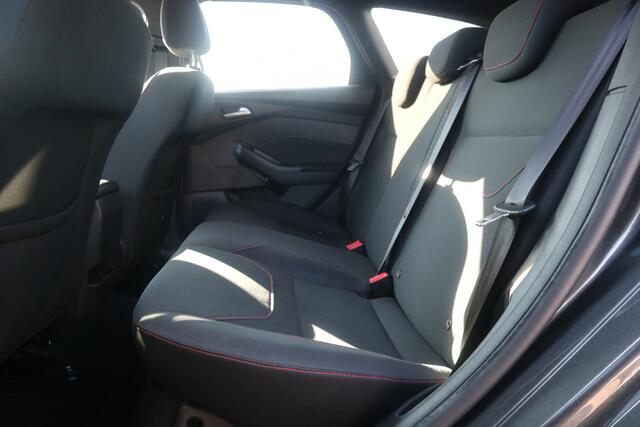 Ford FOCUS Wagon 1.0 EcoBoost ST Line | Navigatie | Climate Control | Trekhaak | APK 19-03-2026 |