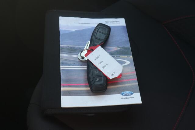 Ford FOCUS Wagon 1.0 EcoBoost ST Line | Navigatie | Climate Control | Trekhaak | APK 19-03-2026 |