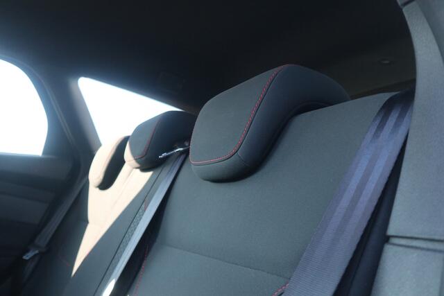 Ford FOCUS Wagon 1.0 EcoBoost ST Line | Navigatie | Climate Control | Trekhaak | APK 19-03-2026 |