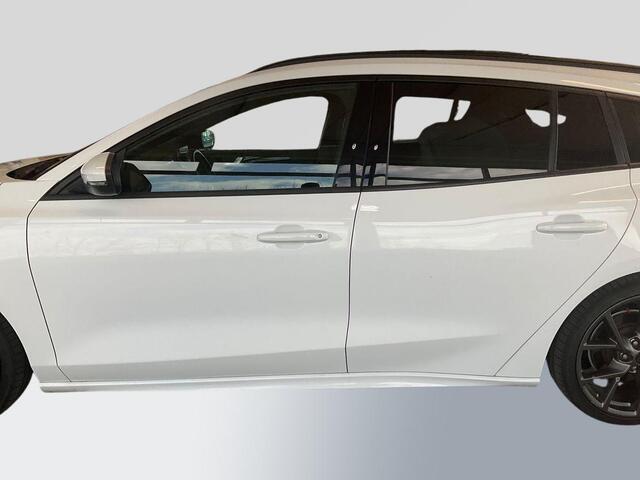 Ford FOCUS Wagon 2.3 EcoBoost ST-3 | Panoramadak | Adaptive cruise control | Winter Pack | Camera | Trekhaak | Elektrische achterklep