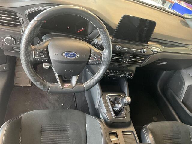 Ford FOCUS Wagon 2.3 EcoBoost ST-3 | Panoramadak | Adaptive cruise control | Winter Pack | Camera | Trekhaak | Elektrische achterklep