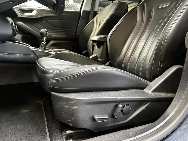 Ford FOCUS Wagon EcoBoost Hybrid 125pk Vignale | Dealer onderhouden | Trekhaak | Adapt. Cruise | Winter pack |