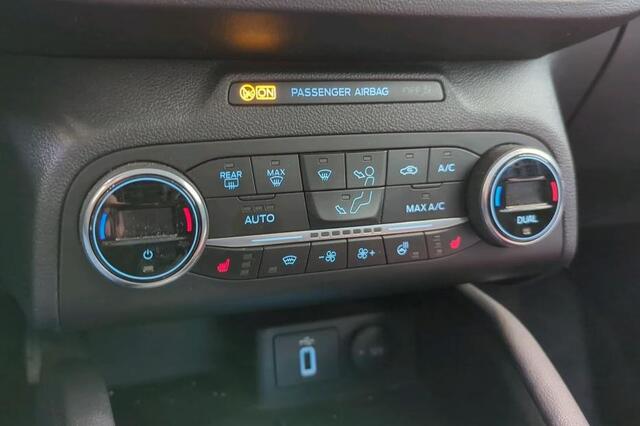 Ford FOCUS Wagon 1.5D 120PK Automaat Titanium Business / Trekhaak / Pdc+Camera / Cruis.Ad./ Verwarmd stuur / Navigatie / Parking-Technology-winter Pack /