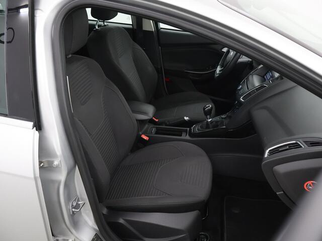 Ford FOCUS 1.0 Titanium | Trekhaak | Navigatie | Voorruitverwarming | Parkeersensoren | 17| Lichtmetalen Velgen |