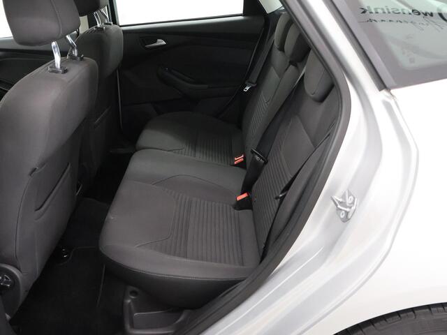 Ford FOCUS 1.0 Titanium | Trekhaak | Navigatie | Voorruitverwarming | Parkeersensoren | 17| Lichtmetalen Velgen |