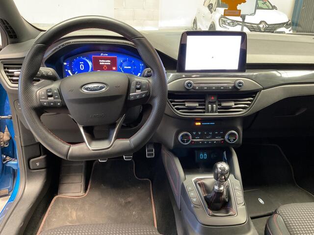 Ford FOCUS 2.0 EcoBlue 150pk ST-Line X Wagon | Panoramadak | Adaptive LED | Adaptive cruise control | 18 inch met rode remklauwen | Adaptive LED | Half lederen bekleding | Winter Pack | Camera