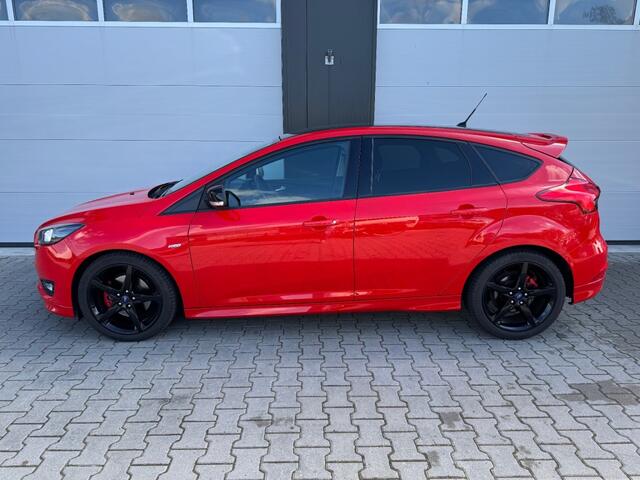 Ford FOCUS 1.5 Benzine ST-Line / 62016 KM / Onderhoudsboekjes aanwezig.