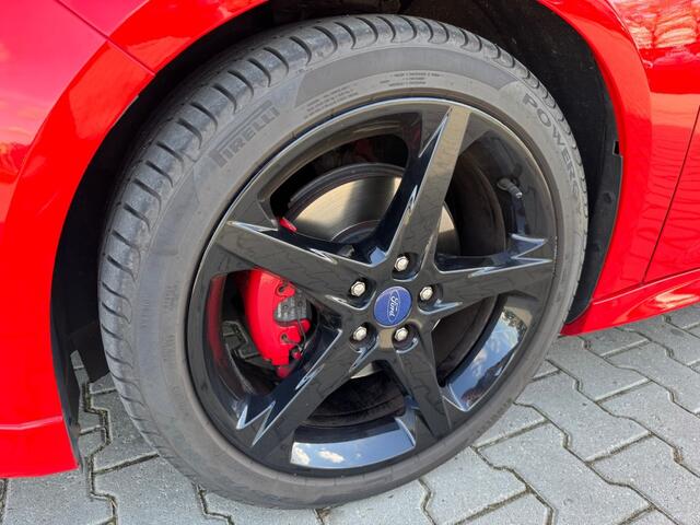 Ford FOCUS 1.5 Benzine ST-Line / 62016 KM / Onderhoudsboekjes aanwezig.
