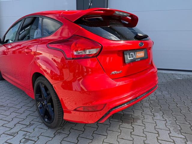 Ford FOCUS 1.5 Benzine ST-Line / 62016 KM / Onderhoudsboekjes aanwezig.