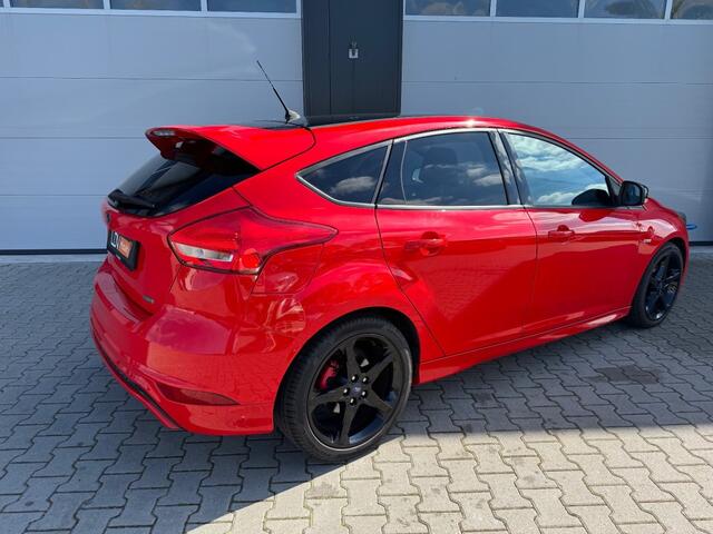 Ford FOCUS 1.5 Benzine ST-Line / 62016 KM / Onderhoudsboekjes aanwezig.