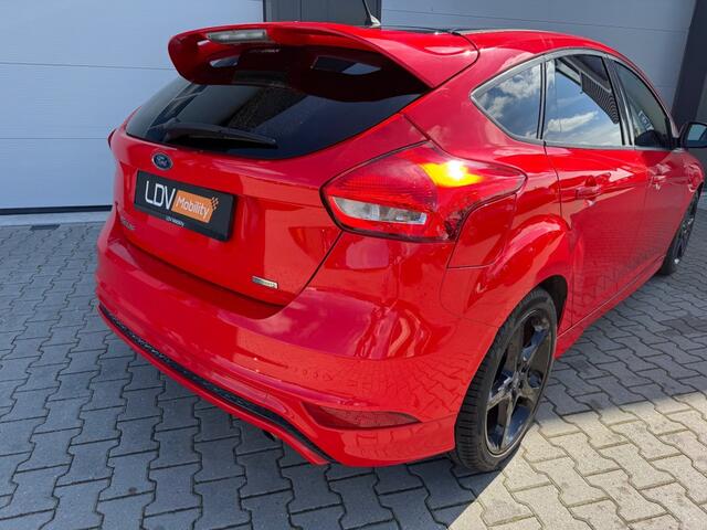 Ford FOCUS 1.5 Benzine ST-Line / 62016 KM / Onderhoudsboekjes aanwezig.
