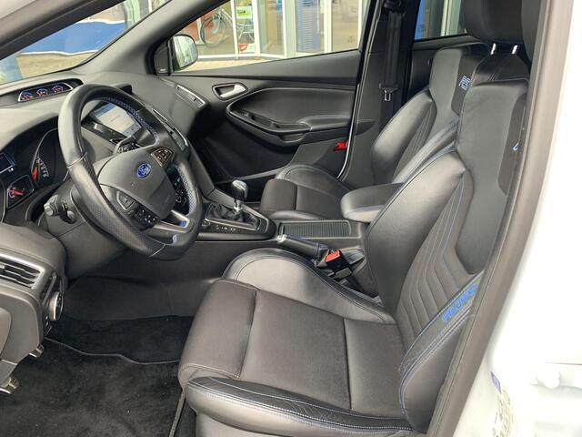 Ford FOCUS 2.3 RS | Fotoreportage Volgt! | Dealeronderhouden | Winterpack | Comforstoelen |