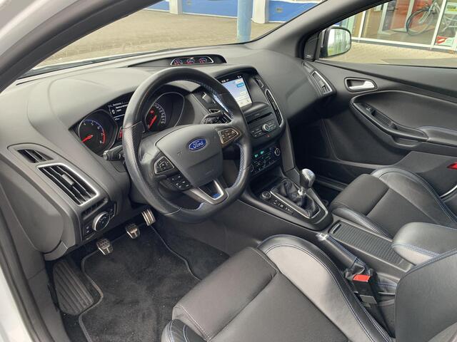 Ford FOCUS 2.3 RS | Fotoreportage Volgt! | Dealeronderhouden | Winterpack | Comforstoelen |