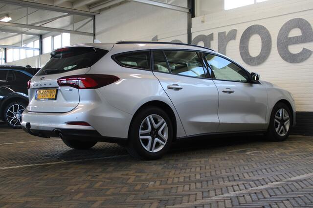 Ford FOCUS Wagon 1.0 EcoBoost Hybrid Connected | Incl. 12 maanden Garantie | Trekhaak | Parkeersensoren | Navigatie | Apple CarPlay/Android Auto | Cruise controle | Airco |