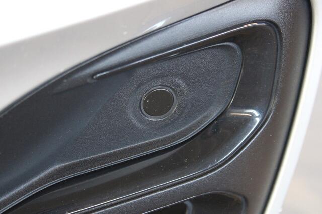 Ford FOCUS Wagon 1.0 EcoBoost Hybrid Connected | Incl. 12 maanden Garantie | Trekhaak | Parkeersensoren | Navigatie | Apple CarPlay/Android Auto | Cruise controle | Airco |