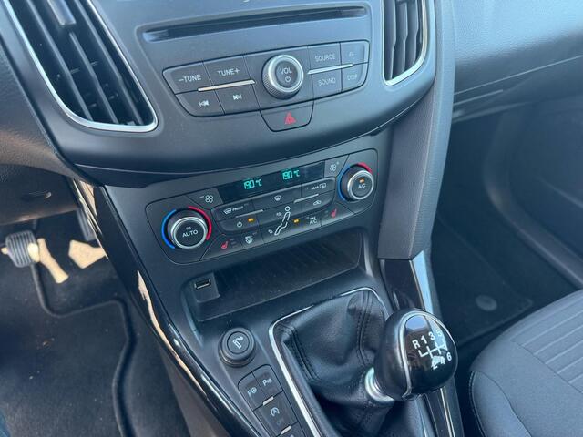 Ford FOCUS Wagon 1.0 Ecoboost Titanium 125pk Navigatie | Stoelverwarming | Achteruitrijcamera | Apple Carplay | Android auto | Voorruit verwarming |