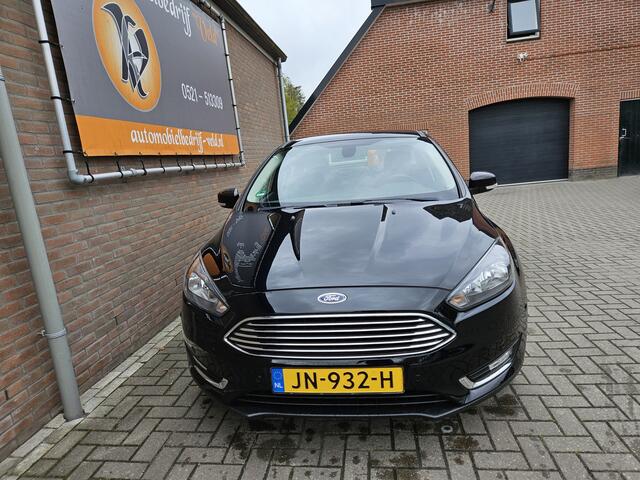 Ford FOCUS 1.5 Titanium (tik in de motor)