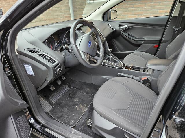 Ford FOCUS 1.5 Titanium (tik in de motor)