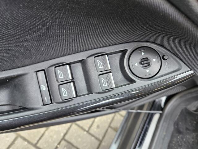 Ford FOCUS 1.5 Titanium (tik in de motor)