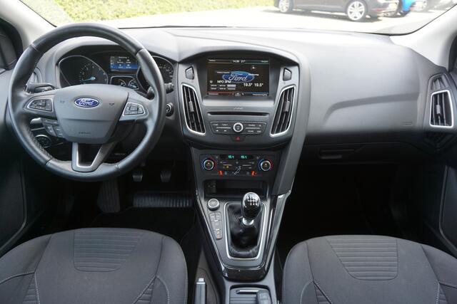 Ford FOCUS Wagon 1.0 Titanium Climate / Navi / Stoelverw. / Cruise / Trekhaak