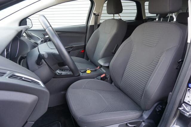 Ford FOCUS Wagon 1.0 Titanium Climate / Navi / Stoelverw. / Cruise / Trekhaak