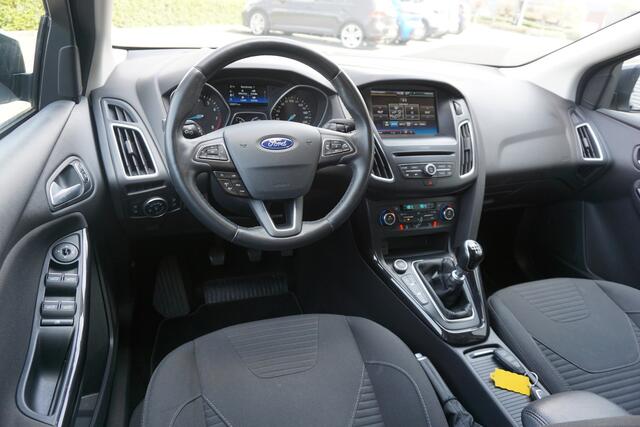 Ford FOCUS Wagon 1.0 Titanium Climate / Navi / Stoelverw. / Cruise / Trekhaak