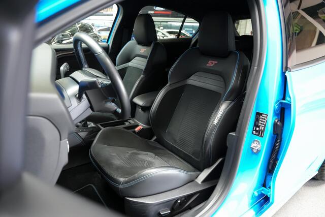 Ford FOCUS ST-X Edition 2.3 280pk PERFORMANCE PACK |Launch control|sper diff|schroefset|19" Performance wielen|B&O|BLIS|adaptieve cruise control|adaptieve LED koplampen|