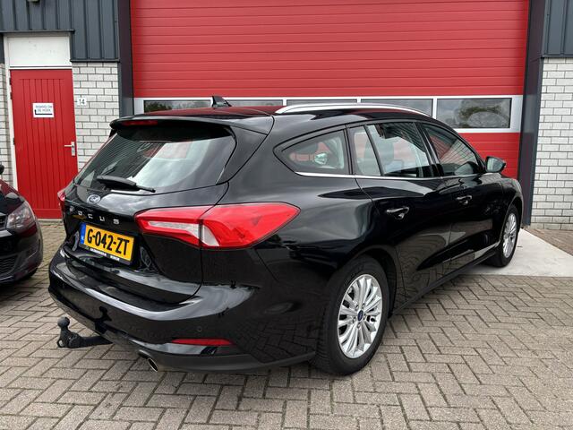Ford FOCUS Wagon 1.0 EcoBoost Titanium Business AUTOMAAT / TREKHAAK / FULL LED / KEYLESS / CARPLAY / NAVI / CLIMA / PDC / NL-AUTO