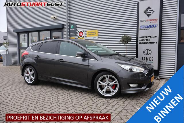 Ford FOCUS 1.5 Titanium Carplay | Camera | Stoel+Stuur Verwarming | Full Leder | Parkeerhulp | PDC | Nette Staat | Keyless | NAP